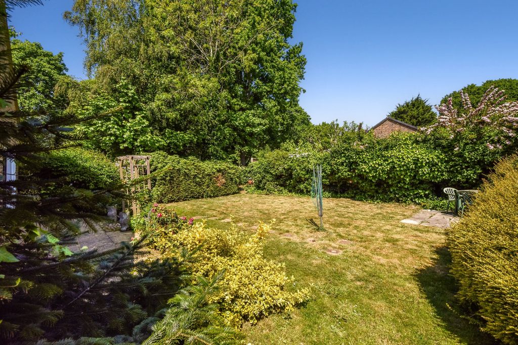 Property photo 3 of 11 Garden