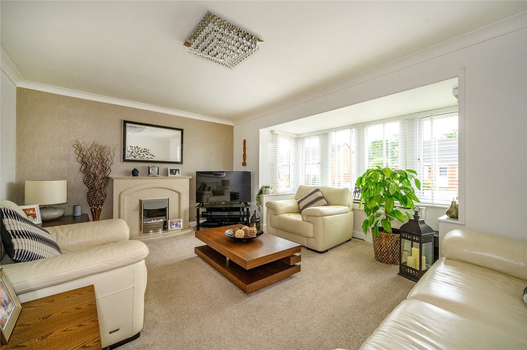 Property photo 2 of 32 Picture No. 23