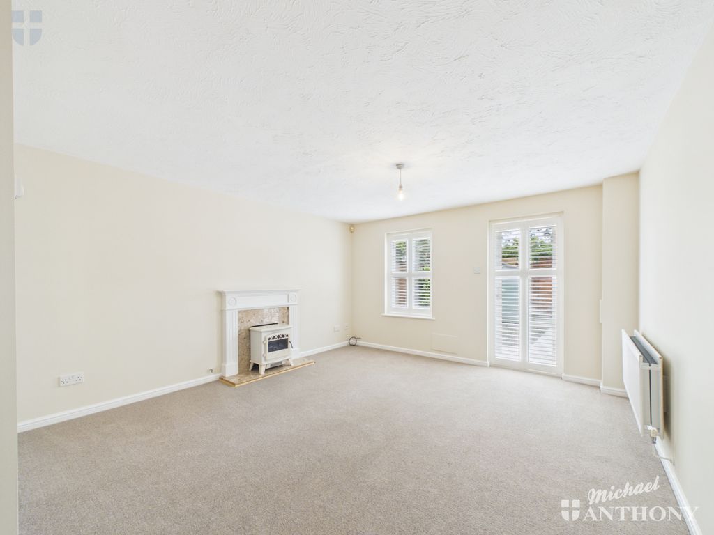 Property photo 3 of 11 Cam03218G0-Pr1068-Still005