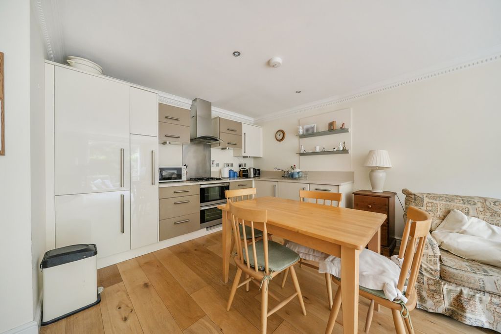 Property photo 3 of 18 Kitchen