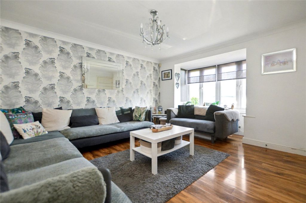 Property photo 2 of 27 Picture No. 11