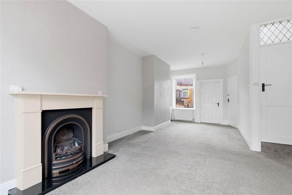 Property photo 2 of 15 Living / Dining