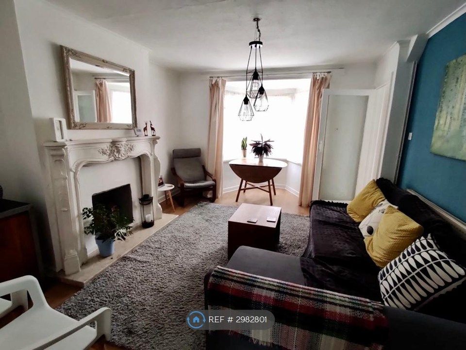 Property photo 1 of 21 Living Room