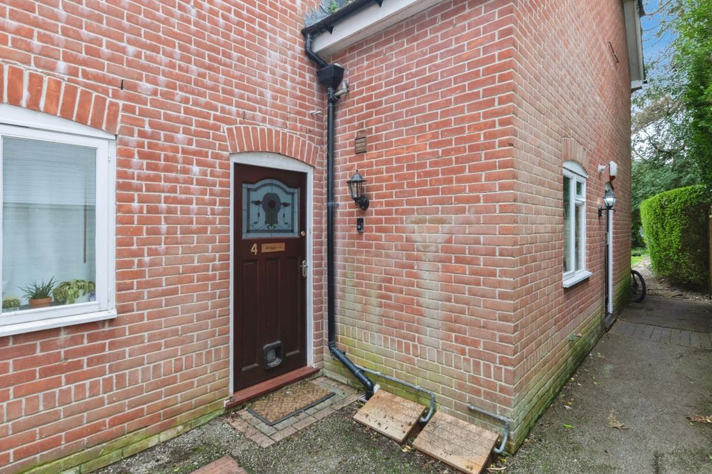 Property photo 2 of 20