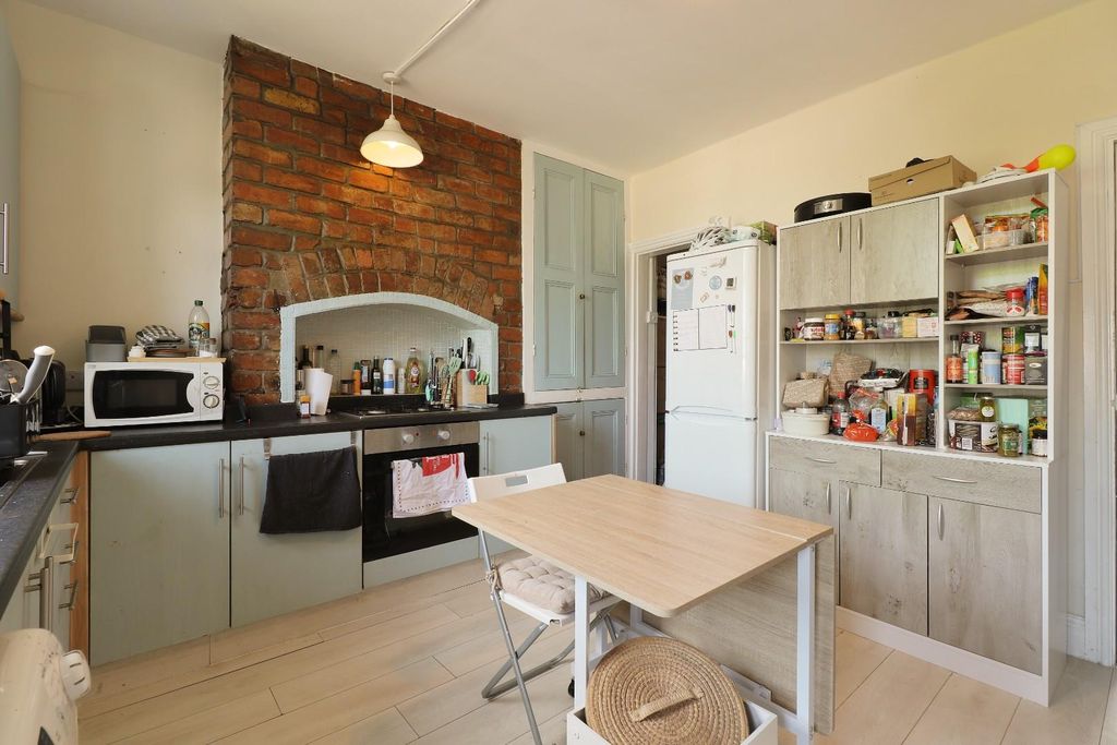 Property photo 1 of 19 Dining Kitchen