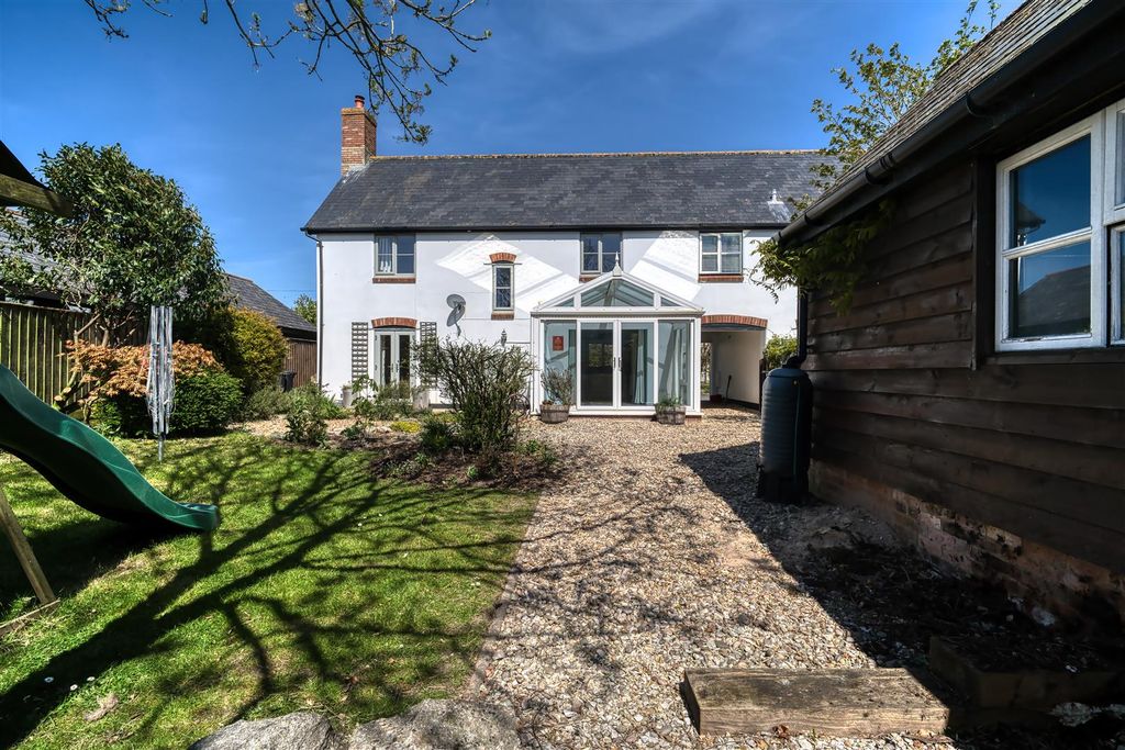 Property photo 3 of 10 Rear