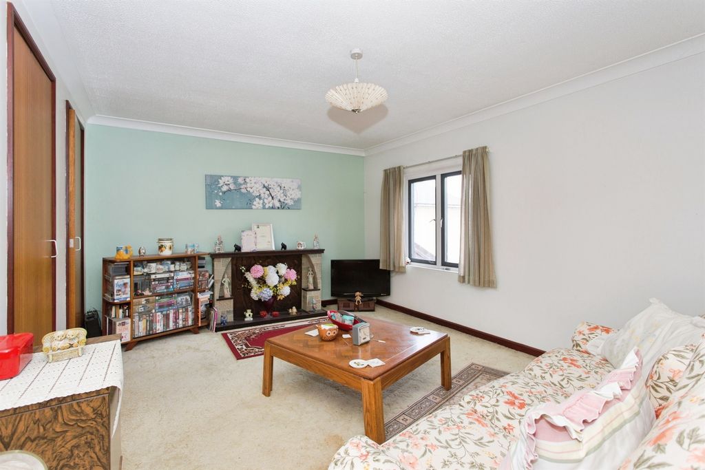 Property photo 3 of 9