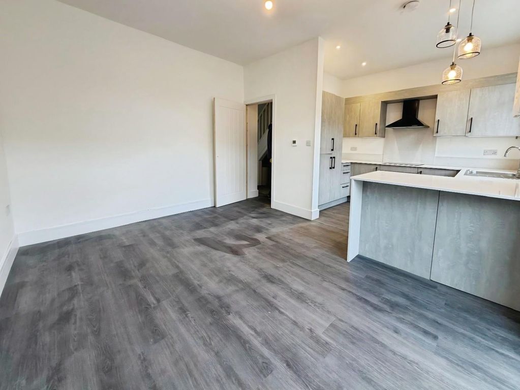 Property photo 3 of 17 7E29Ed83-Whatsapp 20Image 202025-11-26 20At 2014.4