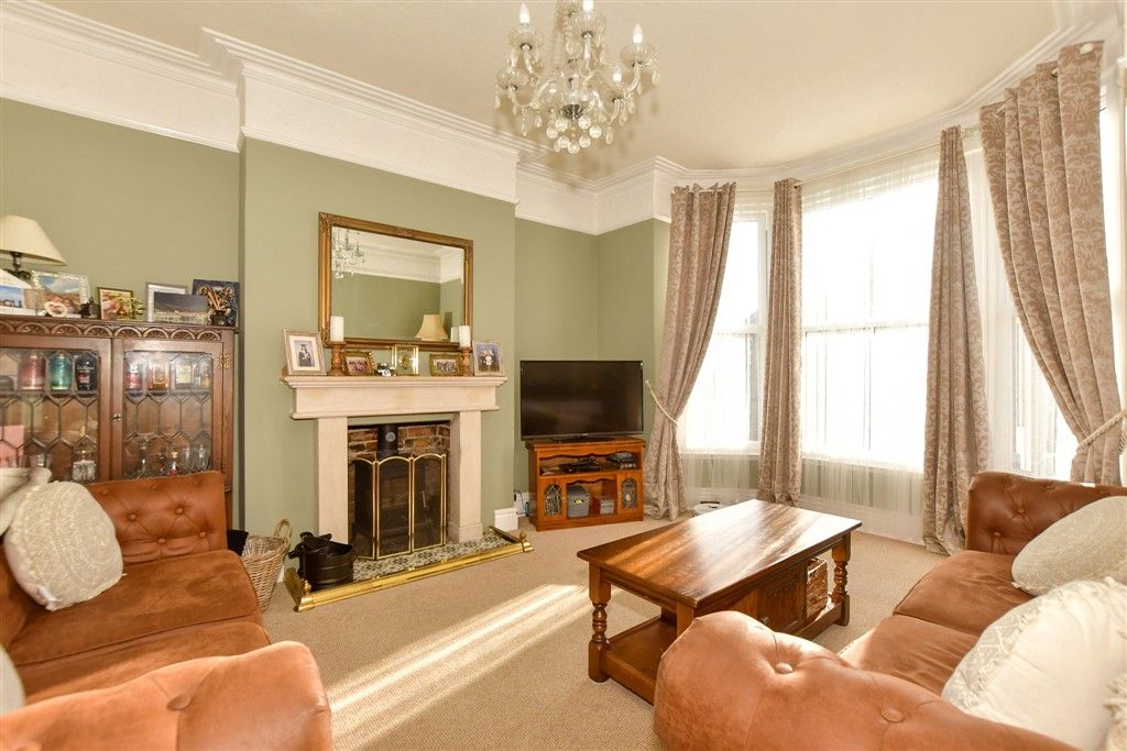 Property photo 3 of 15 Lounge