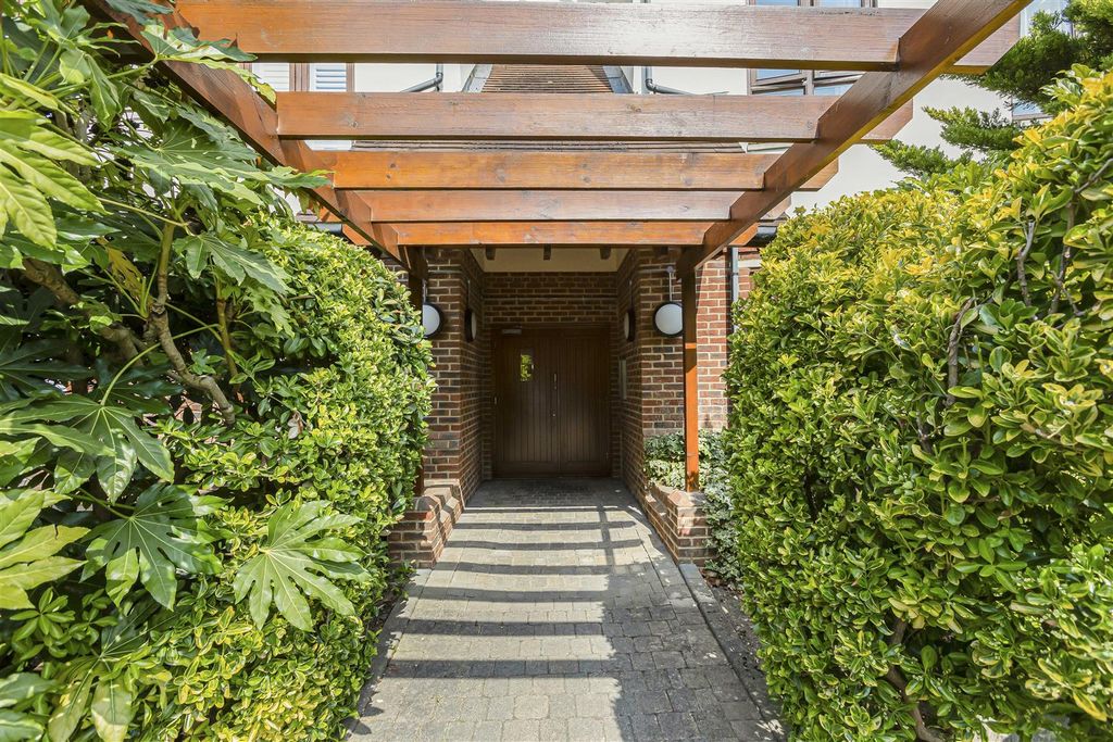 Additional image 14 of 2 bed flat for saleAshbourne Gardens, Hertford SG13
