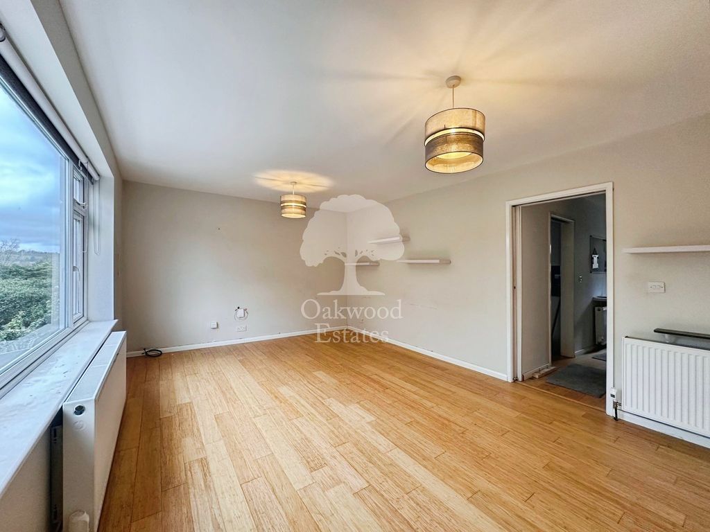 Property photo 3 of 17 Lounge