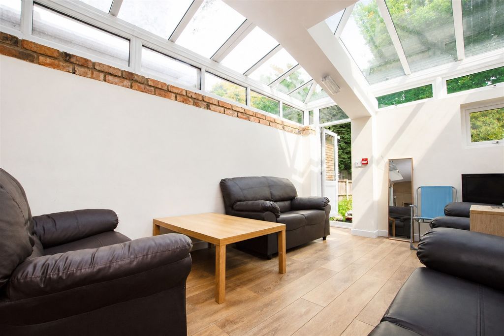 Property photo 1 of 12 Approach
