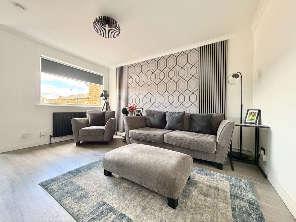 Property photo 2 of 28