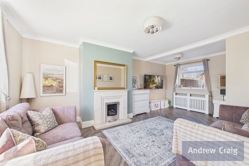 Property photo 2 of 14 Lounge