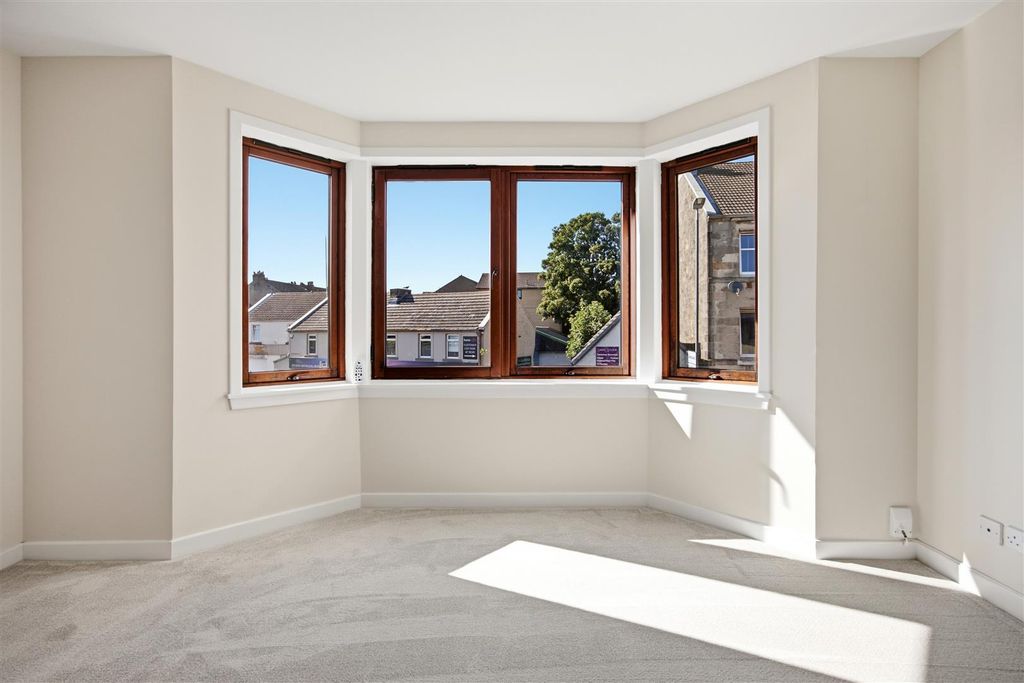 Property photo 3 of 17 11-Flat_B_2_Dalrymple_Court_Kirkintilloch_011.Jpg