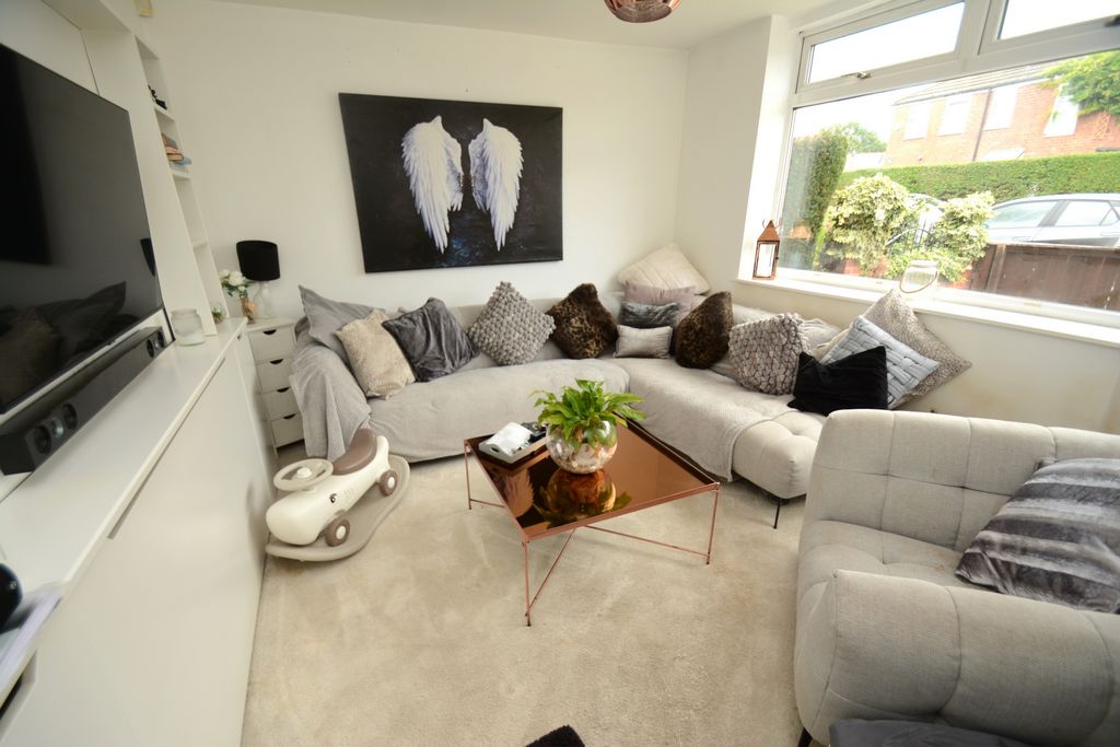 Property photo 3 of 9 Lounge