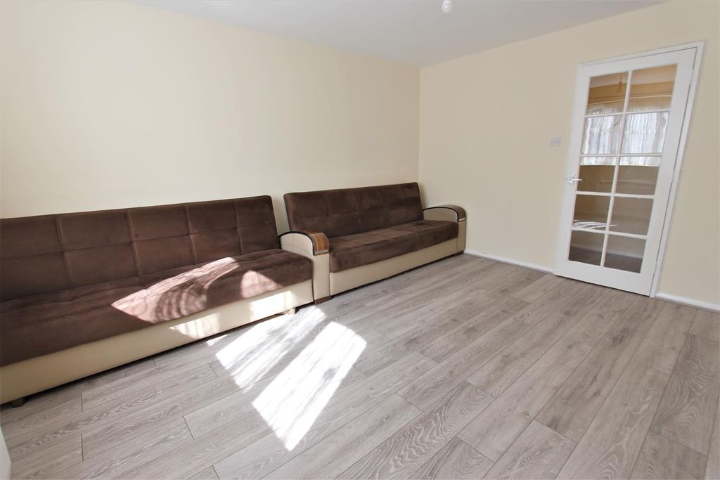 Property photo 2 of 10 Living Room