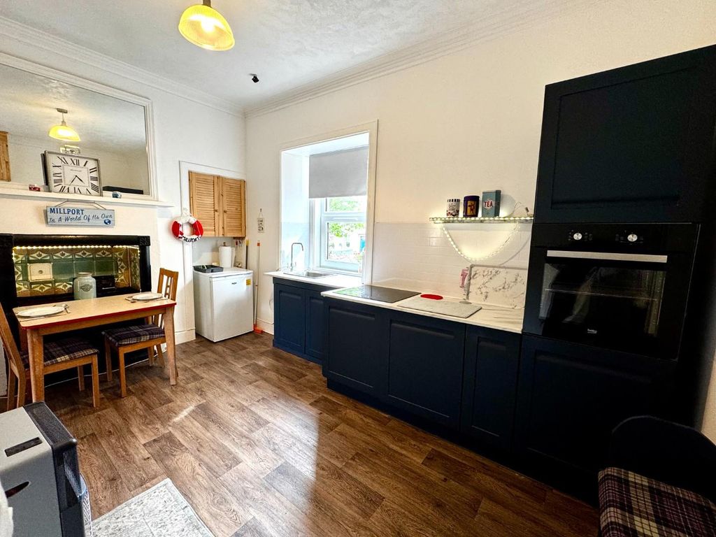 Property photo 3 of 37 Kitchen