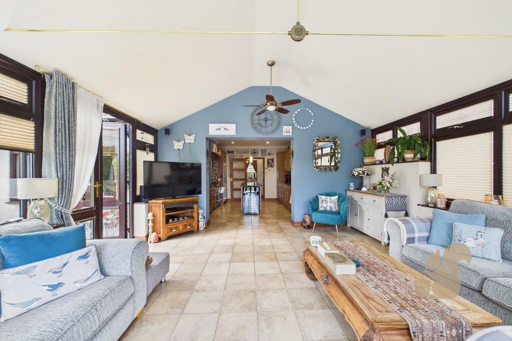 Property photo 2 of 29 Cam01659G0-Pr0577-Still018.Jpg