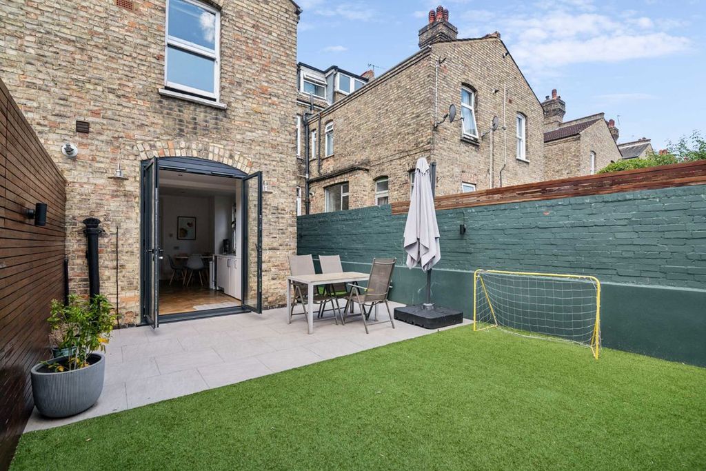 Property photo 1 of 11