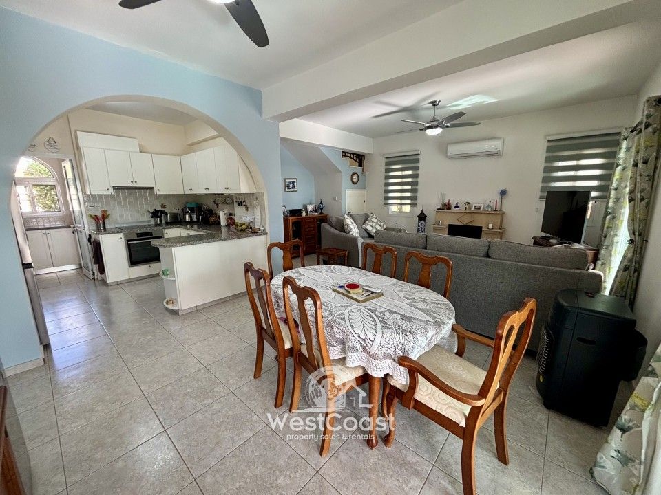 Property photo 2 of 33