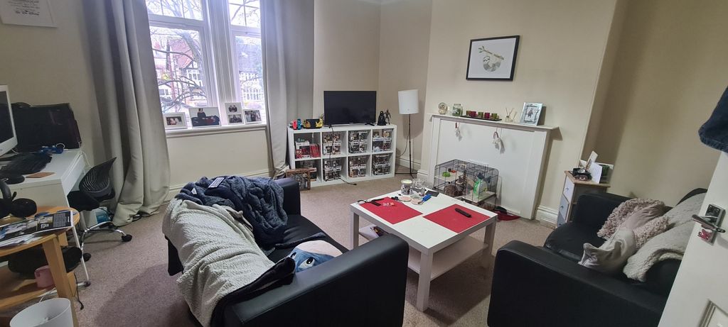 Property photo 3 of 5 Cosy Communal Living Area With Seating Around A ce...