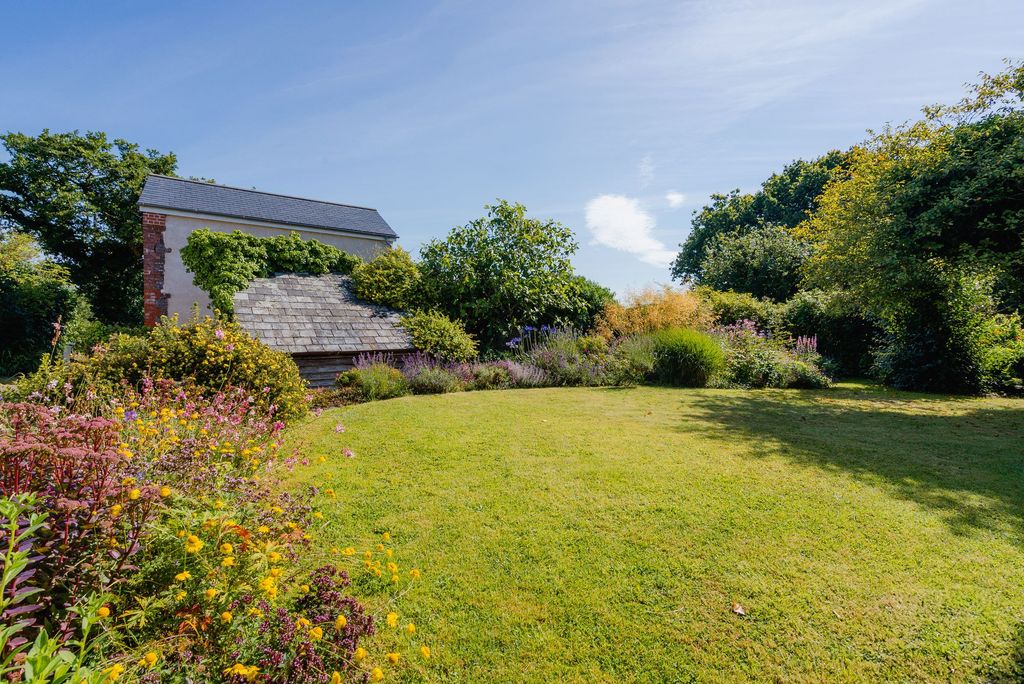 Property photo 3 of 48