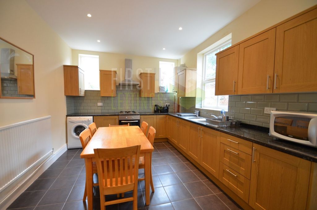 Property photo 1 of 12 Kitchen