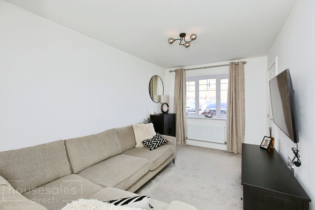 Property photo 3 of 18