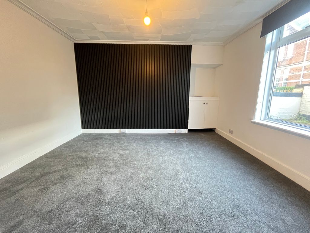 Property photo 2 of 7 Living Room