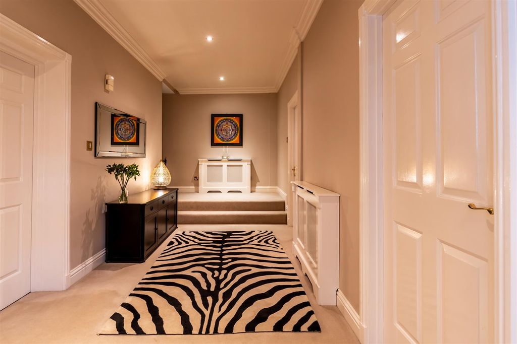 Property photo 3 of 36 Inner Hallway
