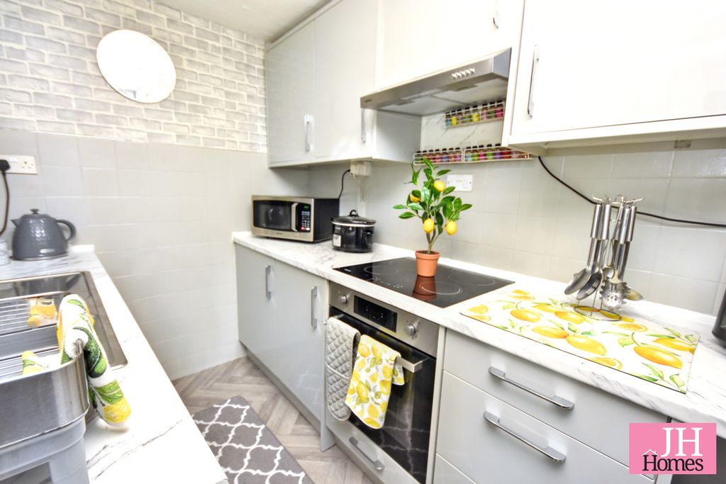 Property photo 3 of 21