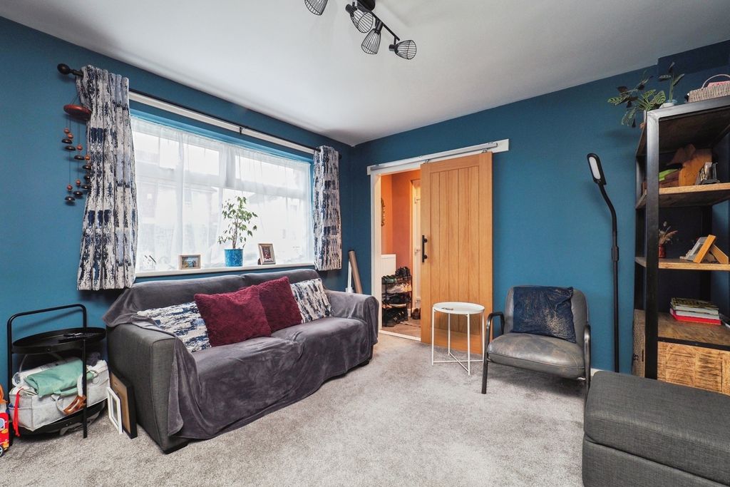 Property photo 3 of 18 Pbox-Img.Jpg