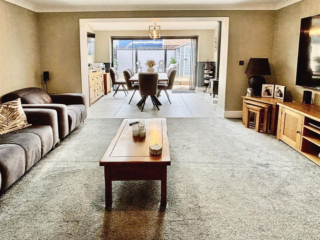 Property photo 2 of 16 Lounge Area