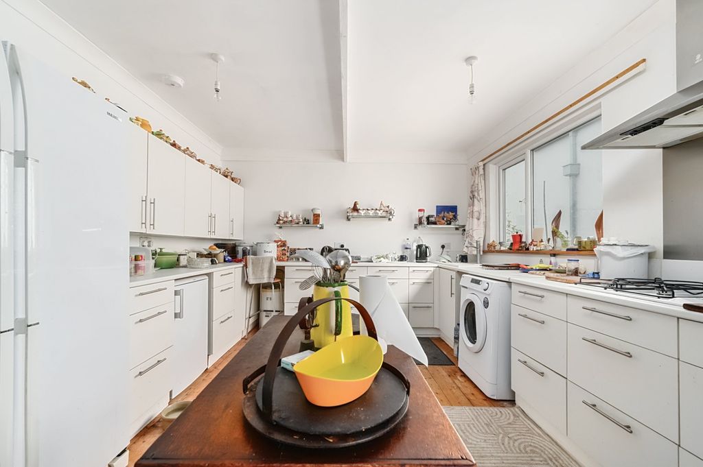 Property photo 3 of 28 Kitchen