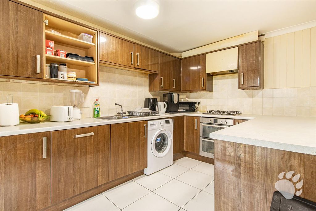 Property photo 3 of 14 Kitchen