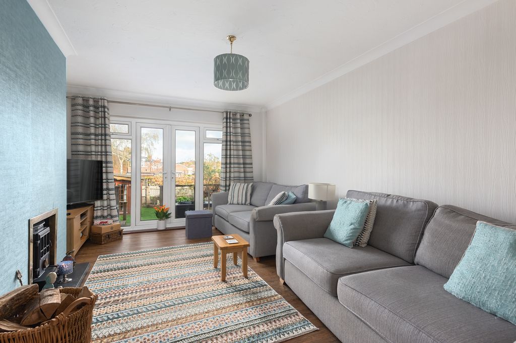 Property photo 2 of 10 93 Rosemary Gardens (4)