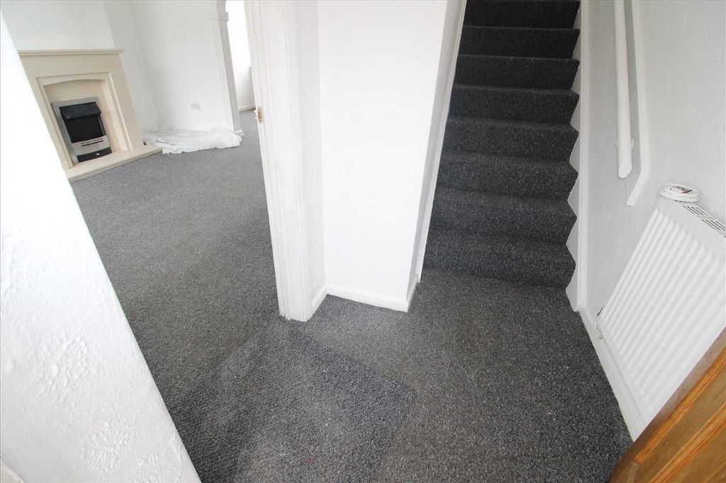 Property photo 2 of 14 Hall