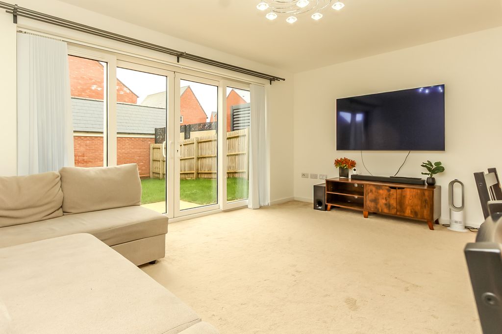 Property photo 3 of 12 Lounge Area