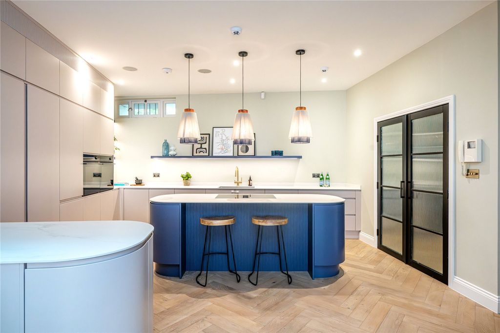 Property photo 3 of 37 Kitchen