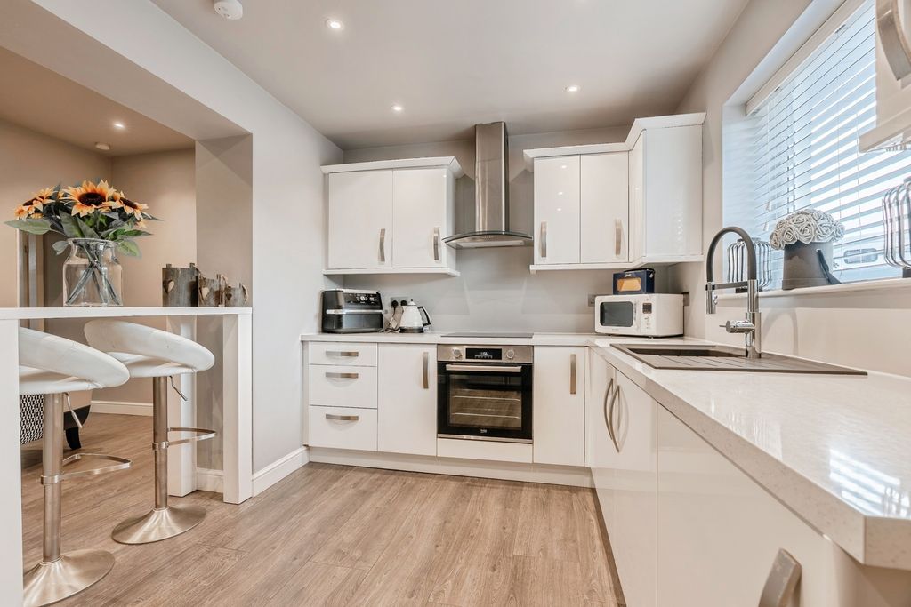 Property photo 3 of 27 Pbox-Img.Jpg