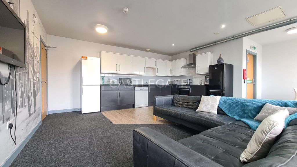Property photo 1 of 17 Threadworks 2.1 Communal Kitchen (2)
