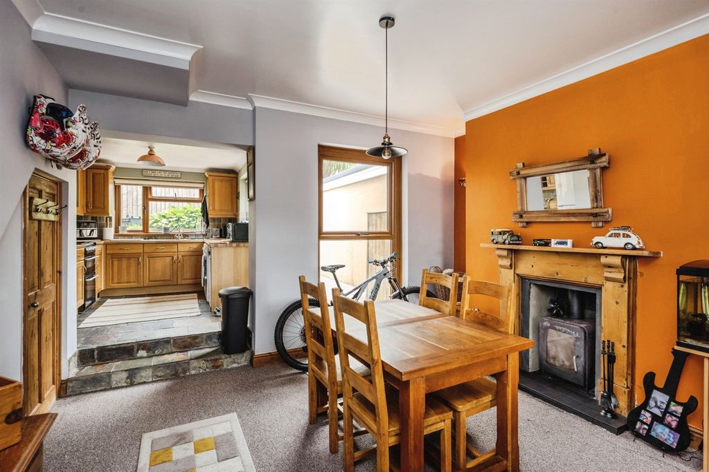 Property photo 3 of 19