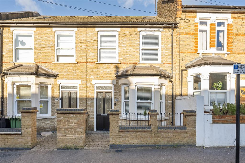 Property photo 1 of 29 Gloucester Road, E17