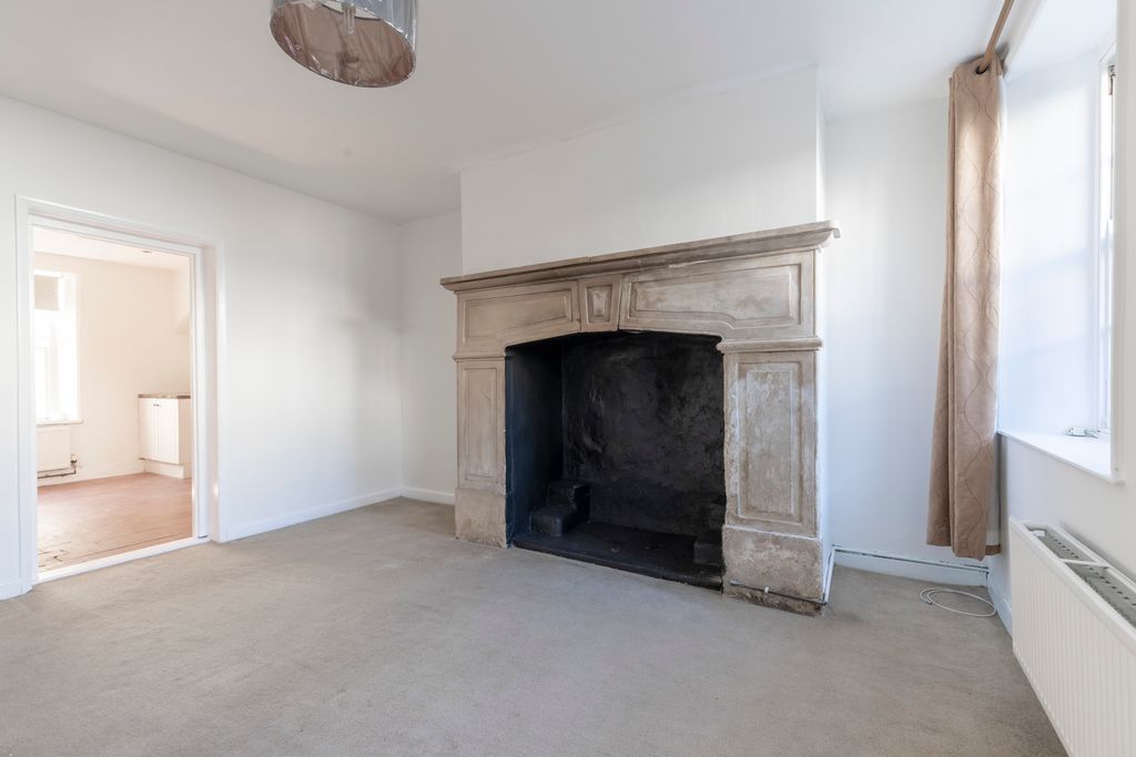 Property photo 3 of 9