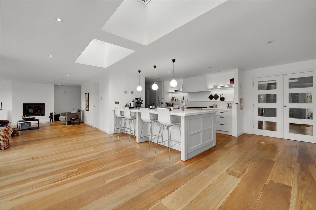 Property photo 3 of 18 Picture No. 12