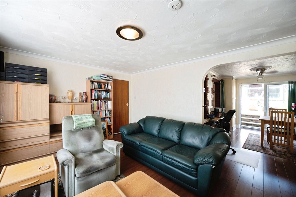 Property photo 2 of 21 Picture No. 23