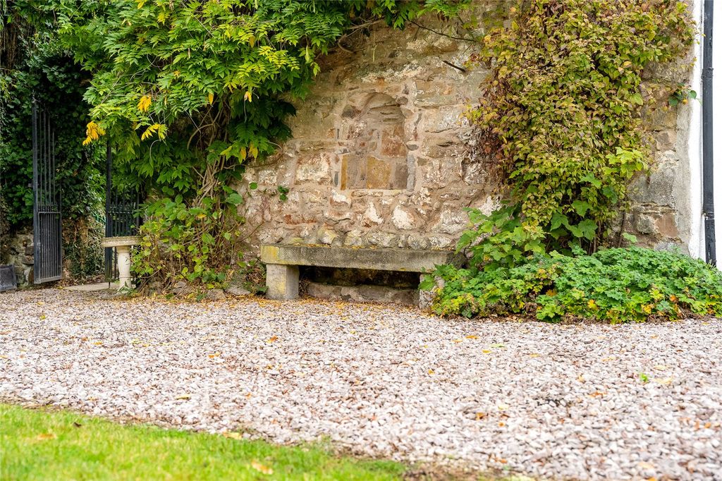 Property photo 3 of 46 Nant Isa