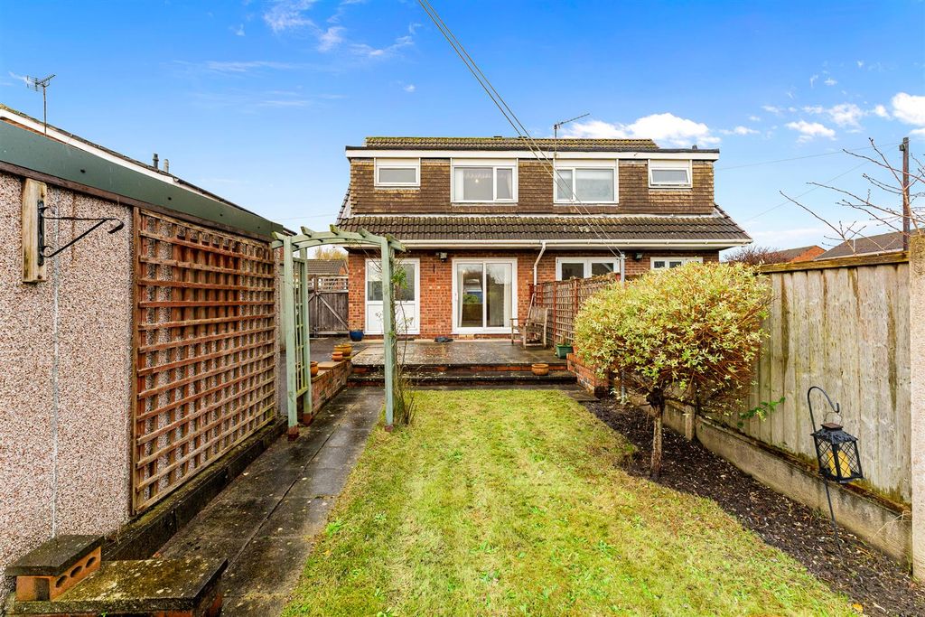 Property photo 2 of 25 22 Hawthorne Drive-14.Jpg