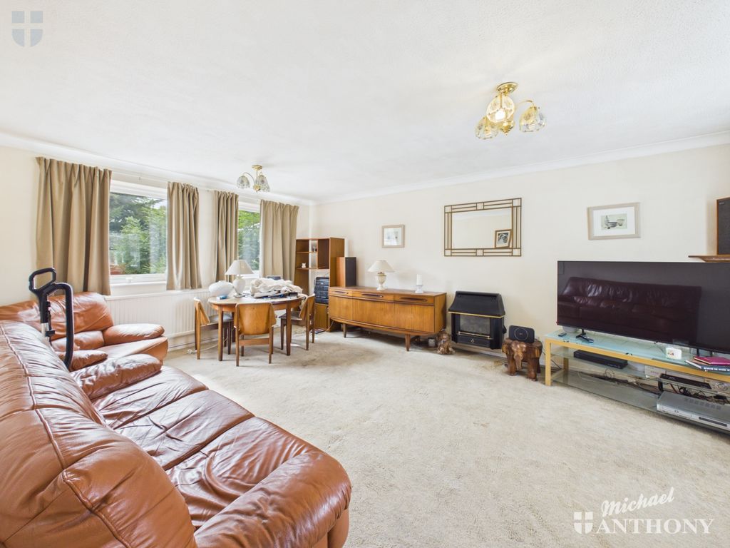 Property photo 2 of 16 Cam03852G0-Pr0775-Still007
